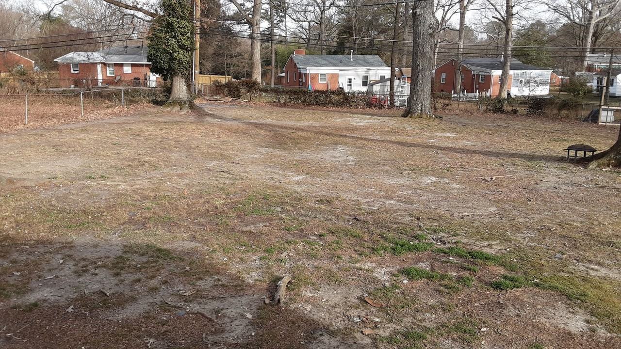 2213 Mendota Dr - Photo 5 of 17