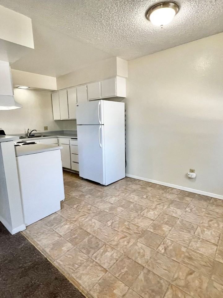 194 N Nevada St - Photo 3 of 8