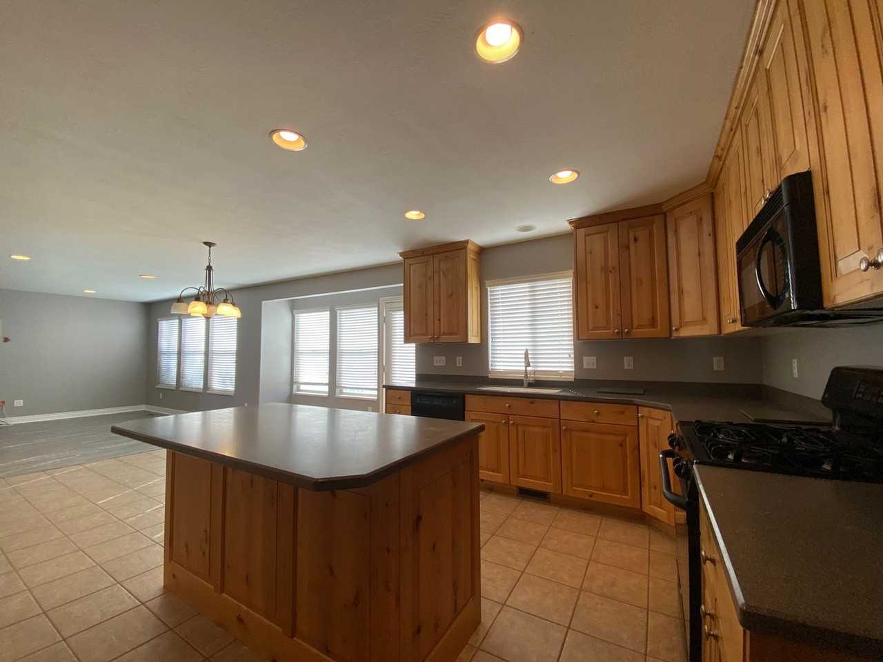 1767 W 2525 S - Photo 3 of 20