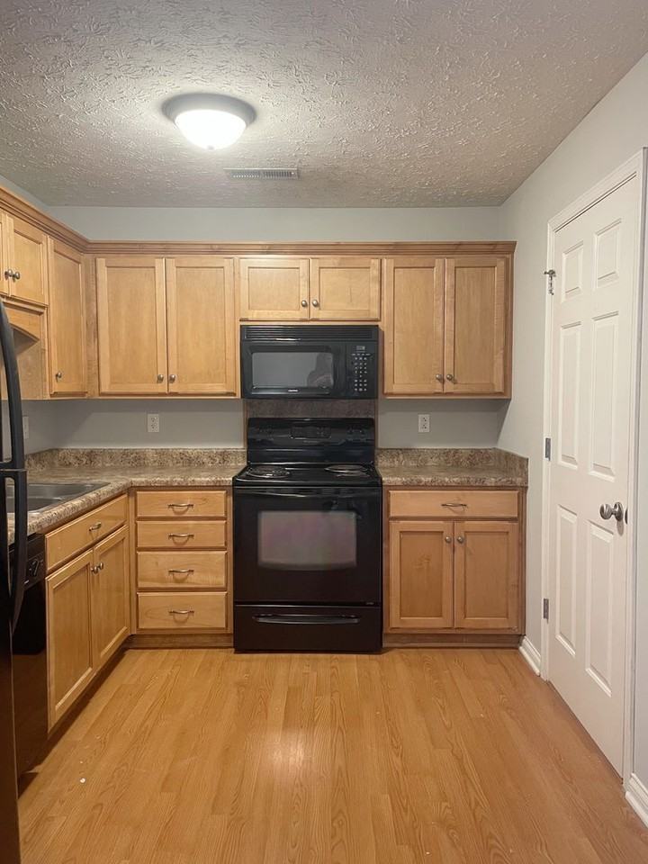 McFadin Station Apartments - Photo 7 of 11