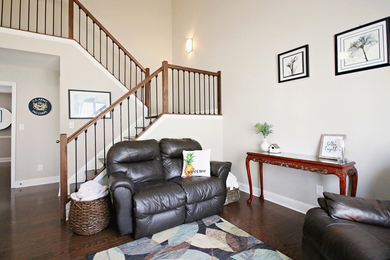 2045 Locke Ln - Photo 3 of 24