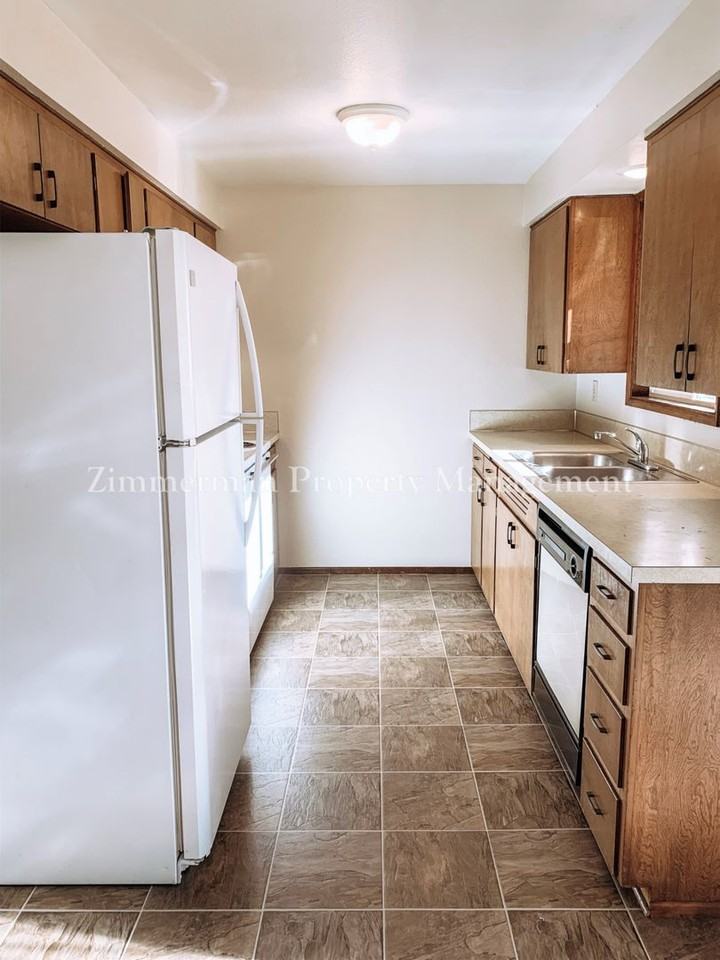 1375 Pennoyer Ave - Photo 7 of 16