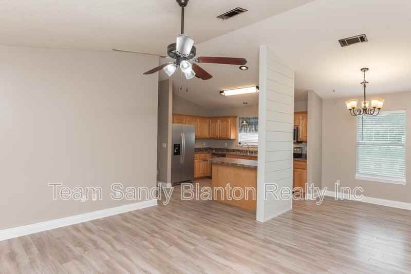 901 Jacks Branch Rd - Photo 3 of 20