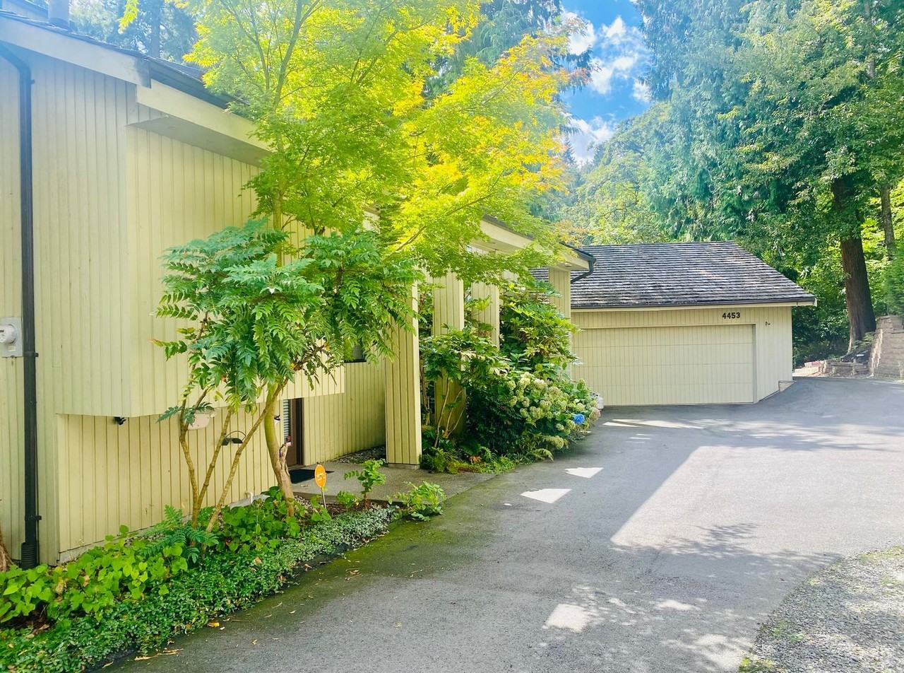 4453 East Mercer Way - Photo 2 of 40