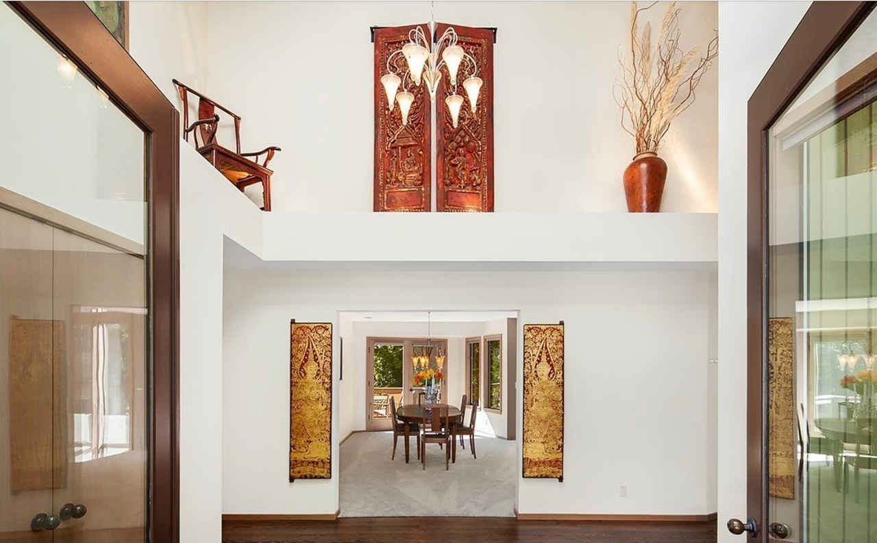 4453 East Mercer Way - Photo 3 of 40