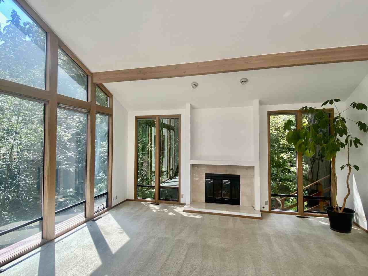 4453 East Mercer Way - Photo 4 of 40