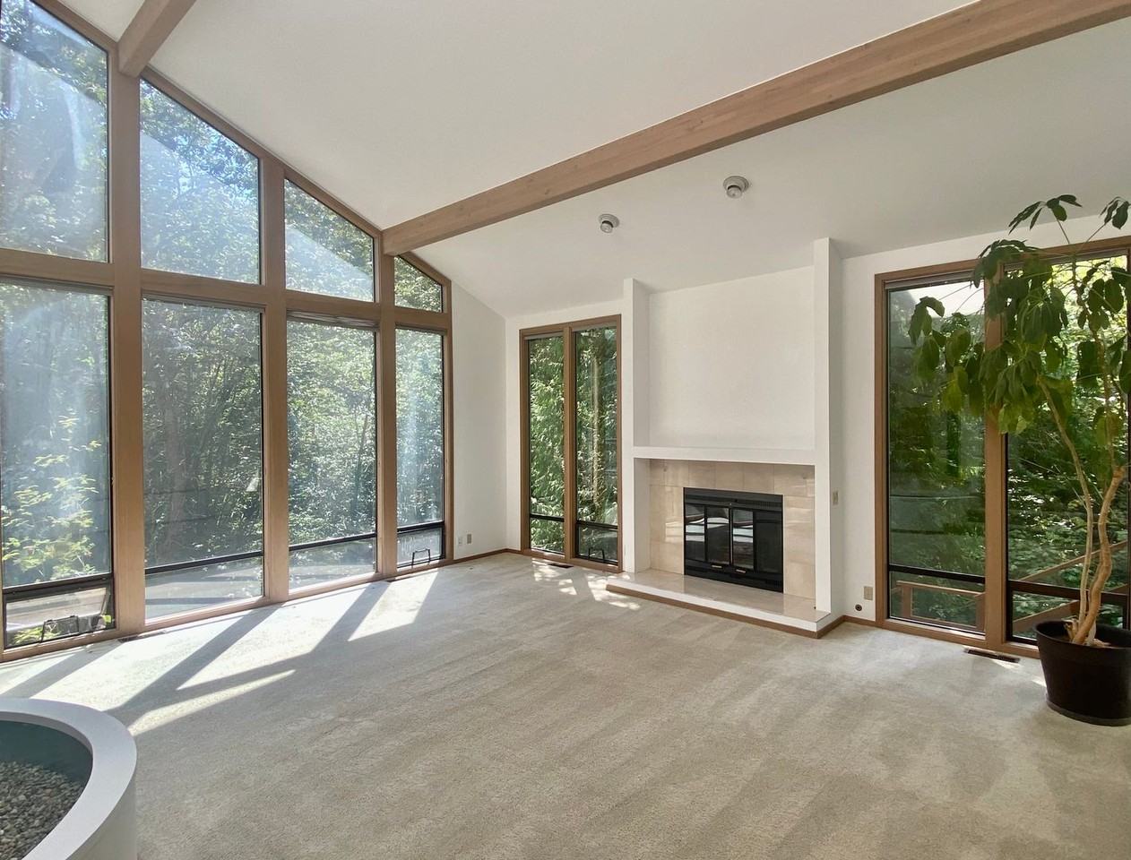 4453 East Mercer Way - Photo 5 of 40