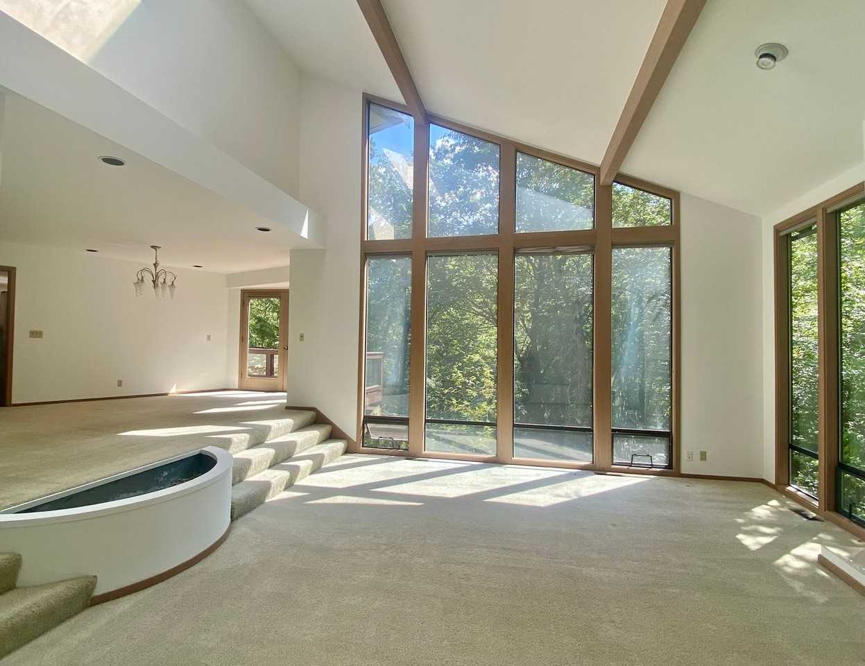 4453 East Mercer Way - Photo 7 of 40