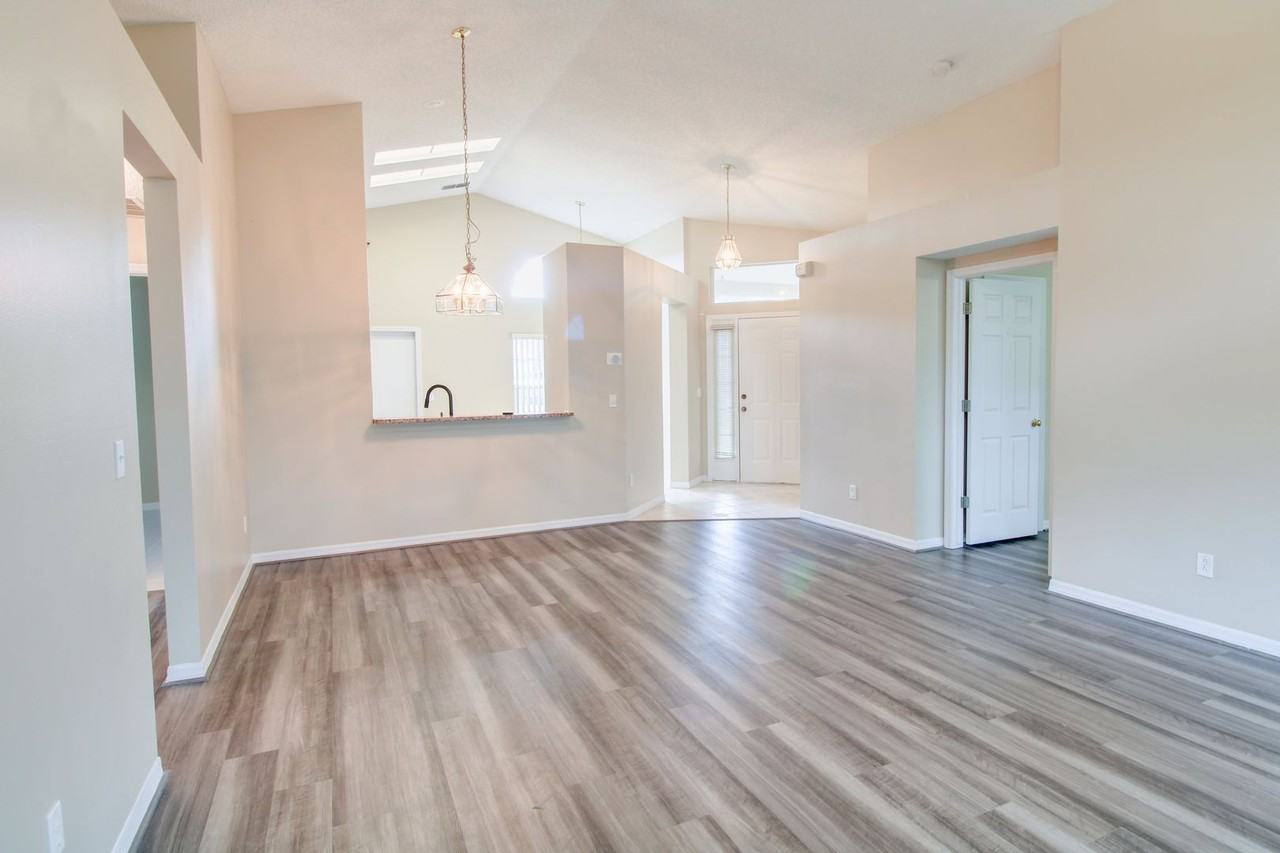 520 Fahey Ct - Photo 2 of 9