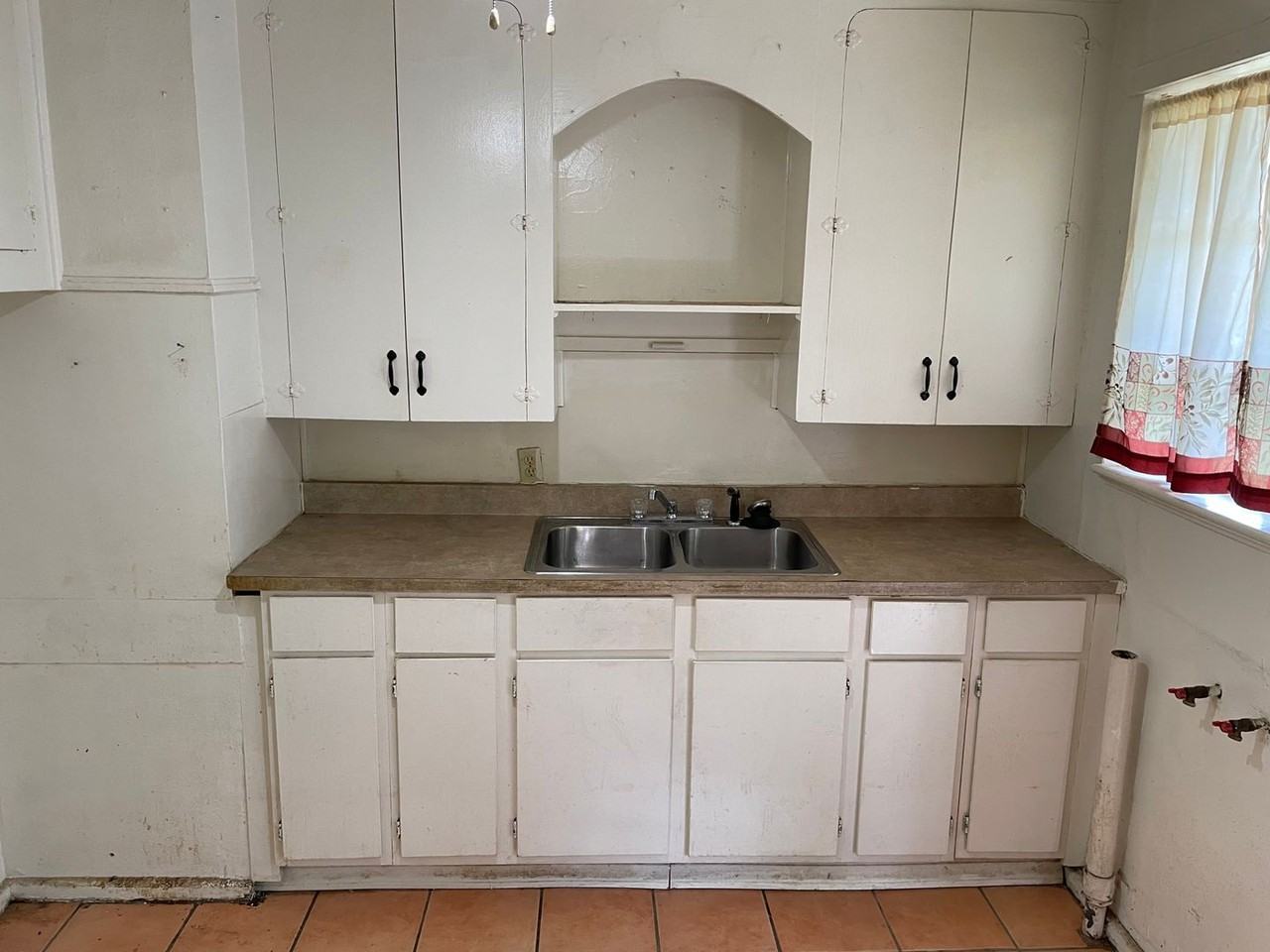 3841 Milton St - Photo 3 of 9