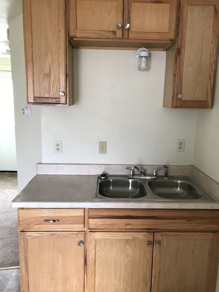 212 S Colorado Ave - Photo 3 of 4