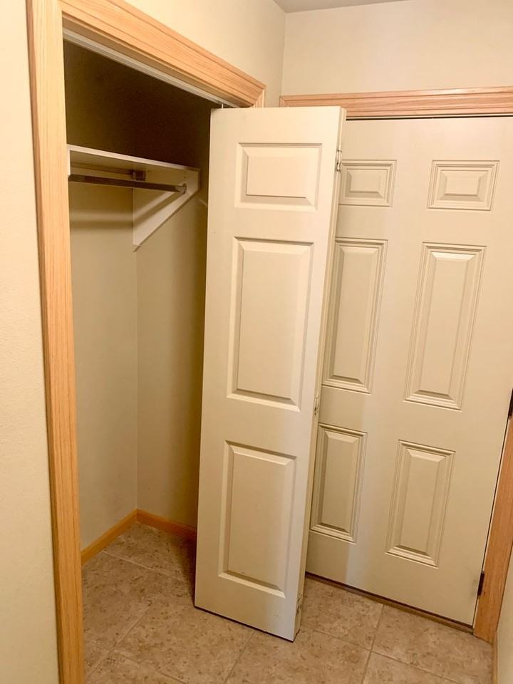 572 Killarney St - Photo 3 of 24