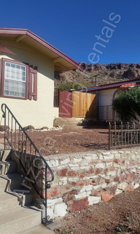 525 E Spring St - Photo 3 of 20