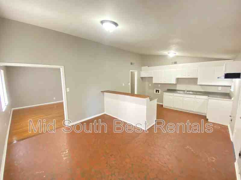 3082 Bluffdale St - Photo 3 of 10