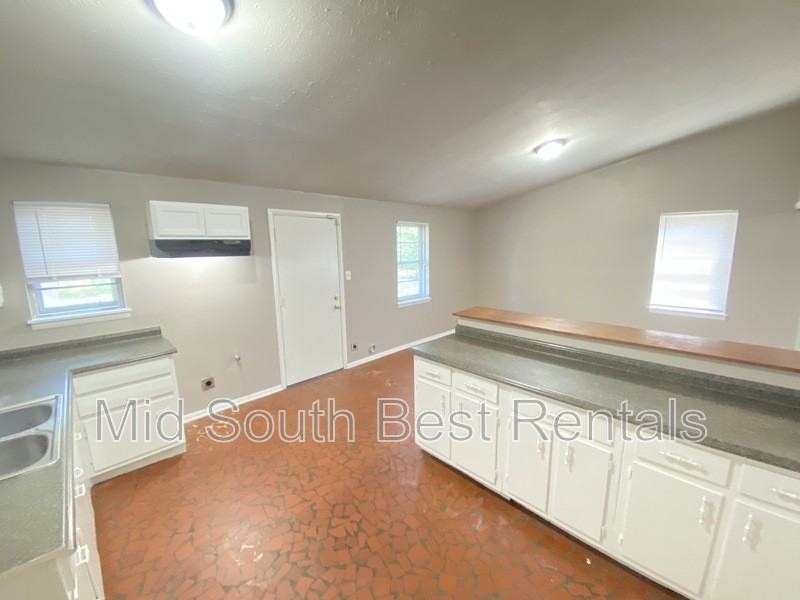 3082 Bluffdale St - Photo 4 of 10