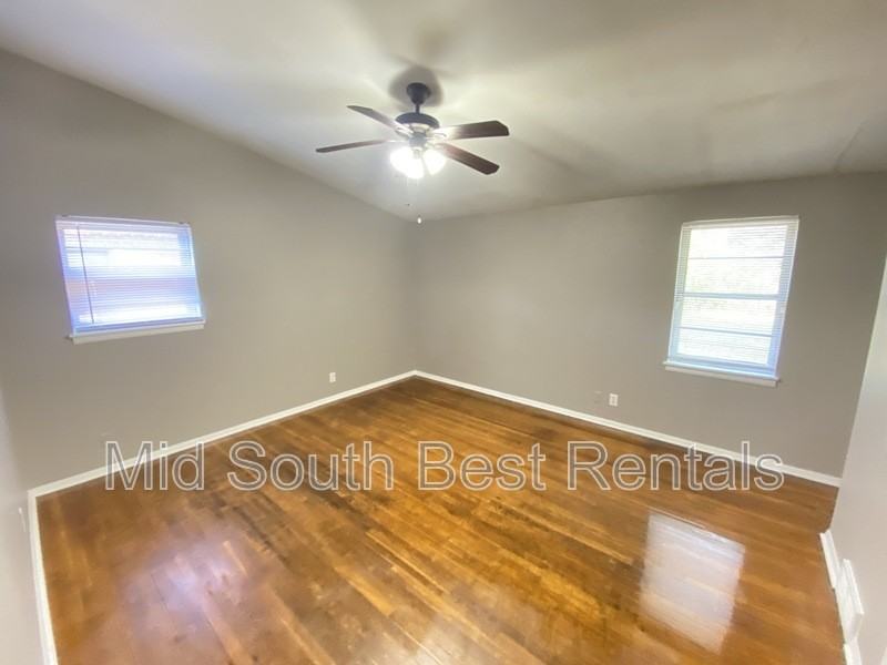 3082 Bluffdale St - Photo 7 of 10