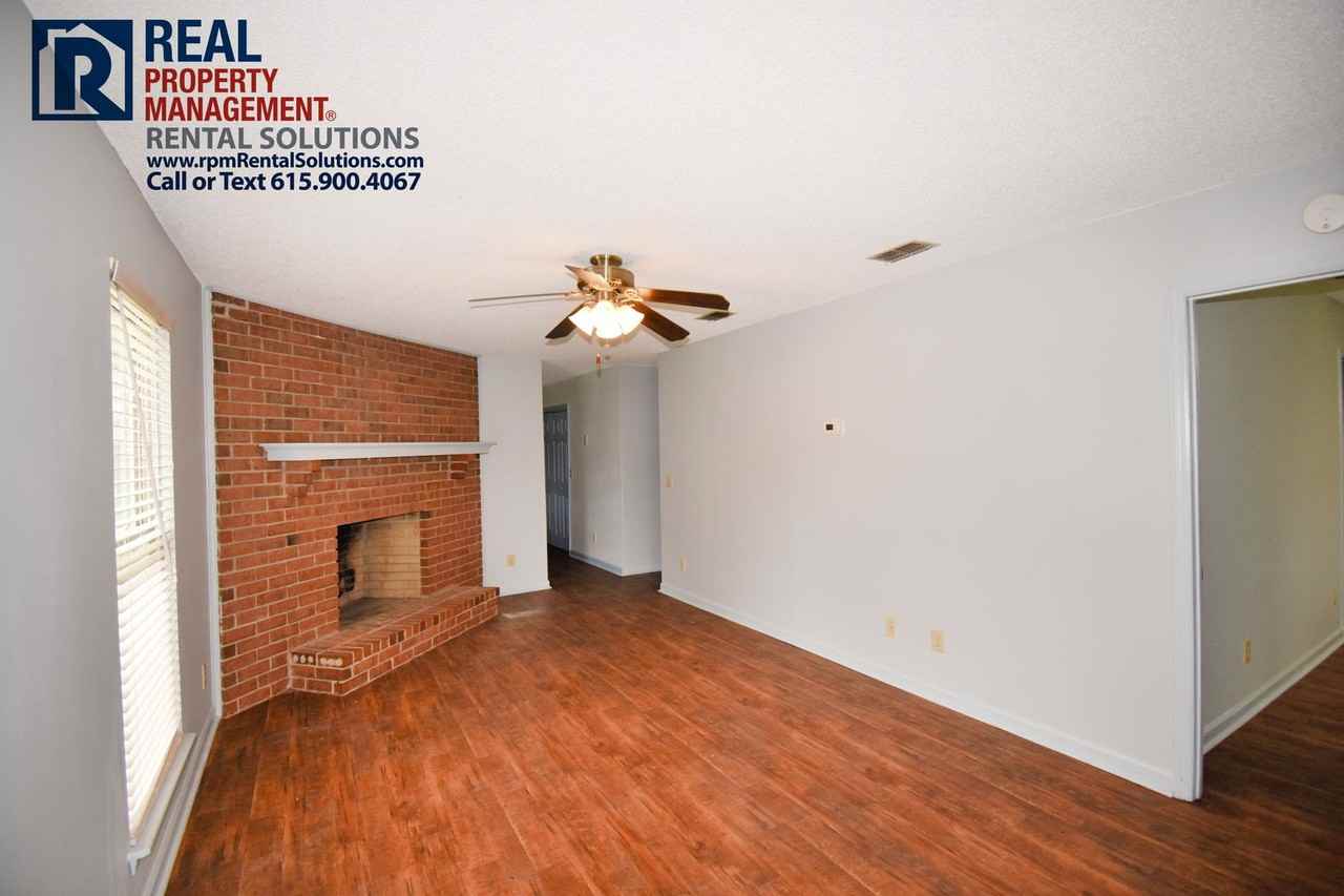 621 Lilly Lane - Photo 3 of 21