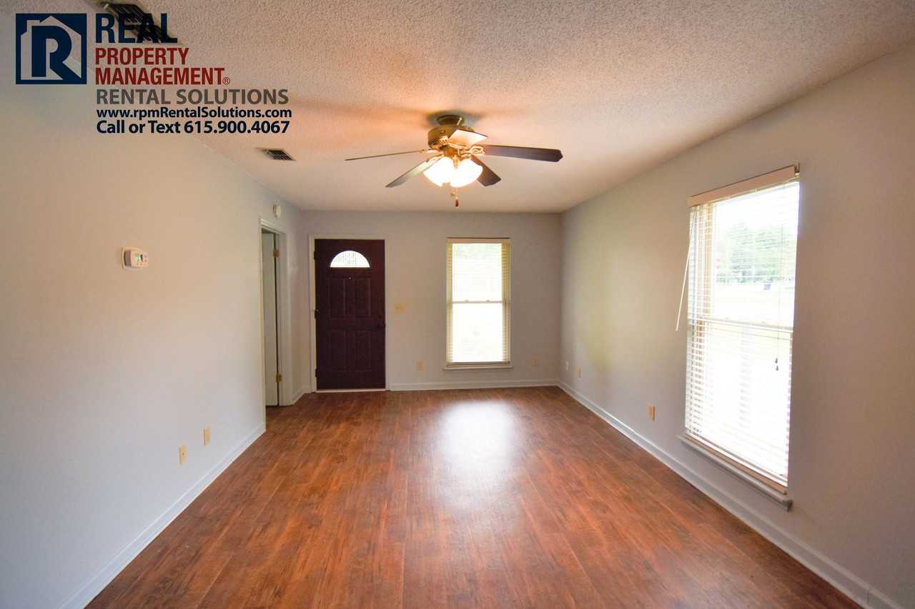 621 Lilly Lane - Photo 4 of 21