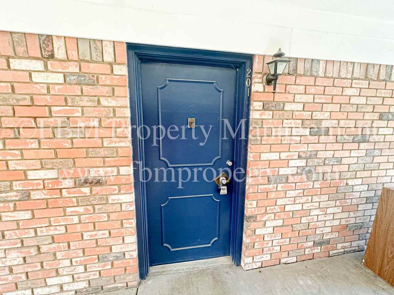 Colonial Manor - Photo 2 of 30