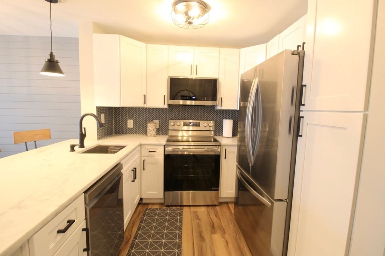 1340 Hunters Rd Apt G - Photo 5 of 36