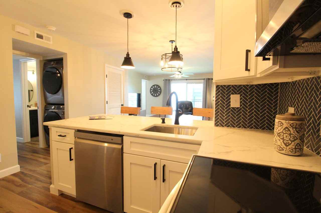 1340 Hunters Rd Apt G - Photo 4 of 36