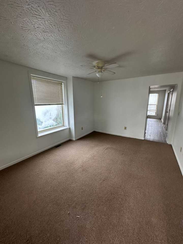 203-203 1/2 N Main St - Photo 3 of 9