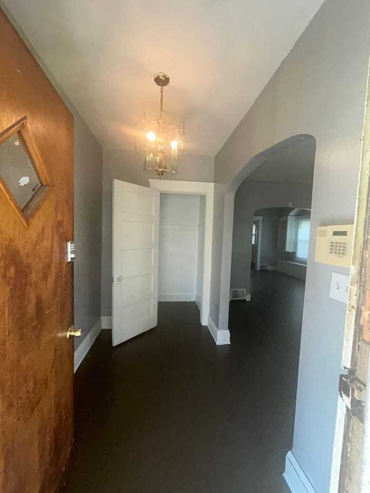 9301 Pierpont Ave - Photo 3 of 13