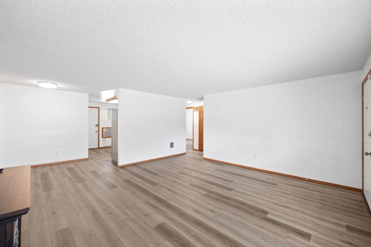 619 N Bowdish Rd - Photo 5 of 21