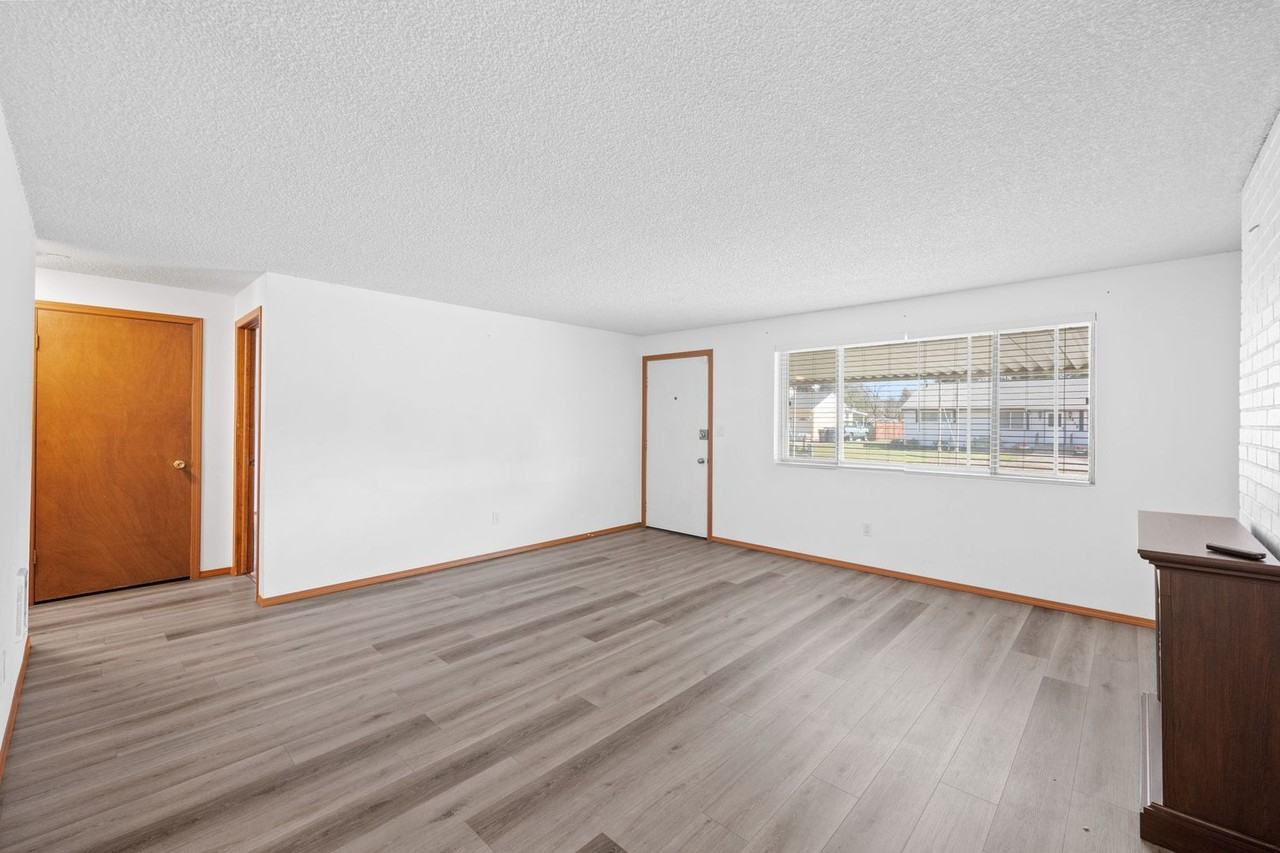 619 N Bowdish Rd - Photo 6 of 21