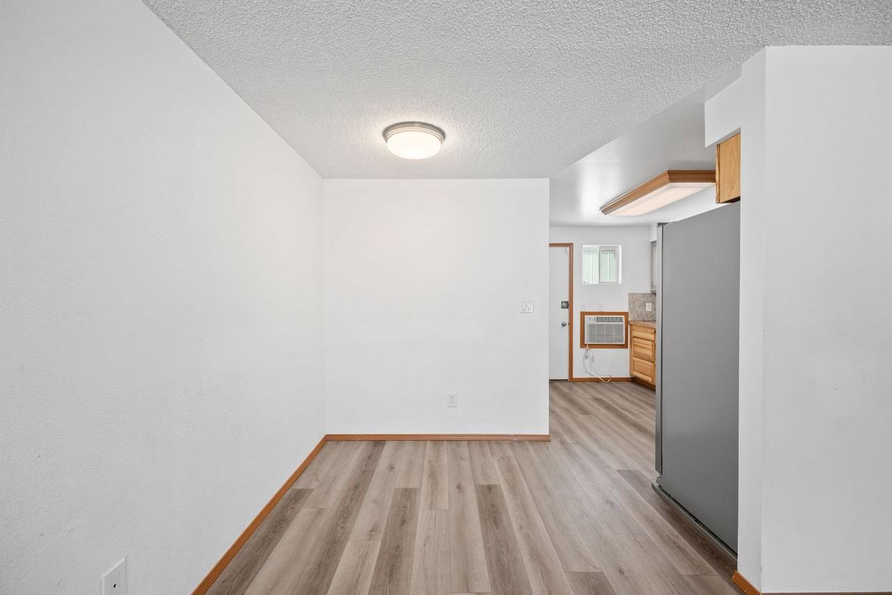 619 N Bowdish Rd - Photo 7 of 21