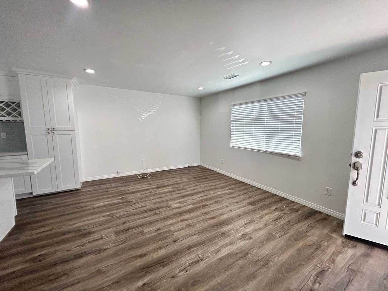 11639 Menlo Ave - Photo 3 of 8