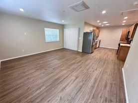 2717 1/2 Virginia St Ne - Photo 1 of 1