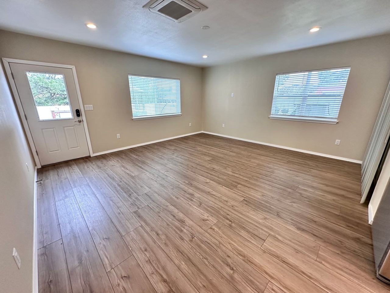 2717 1/2 Virginia St Ne - Photo 2 of 18