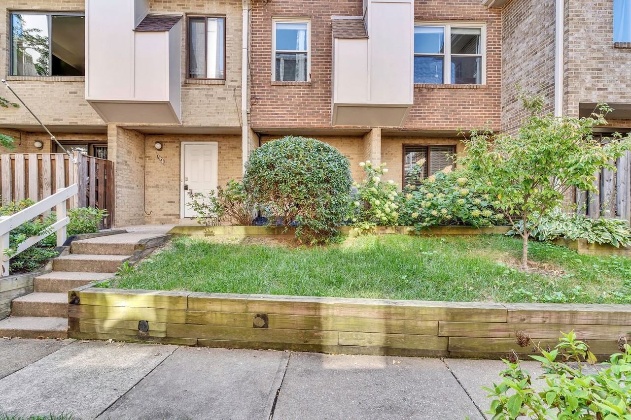 1643 Kenwood Ave - Photo 2 of 20