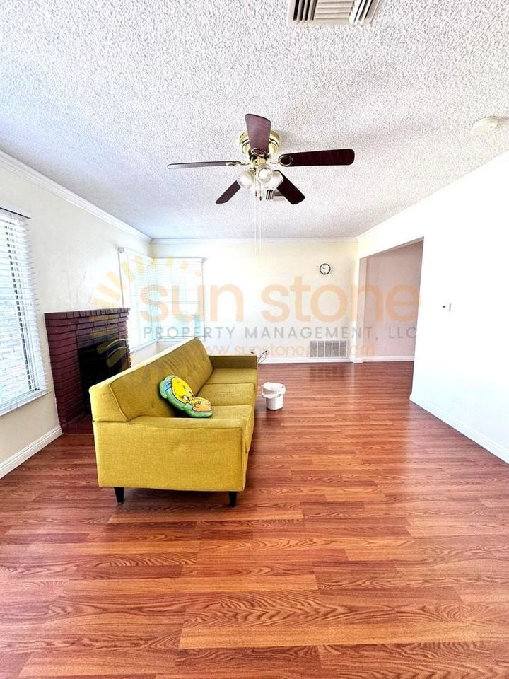 5018 N Reeder Ave - Photo 2 of 16