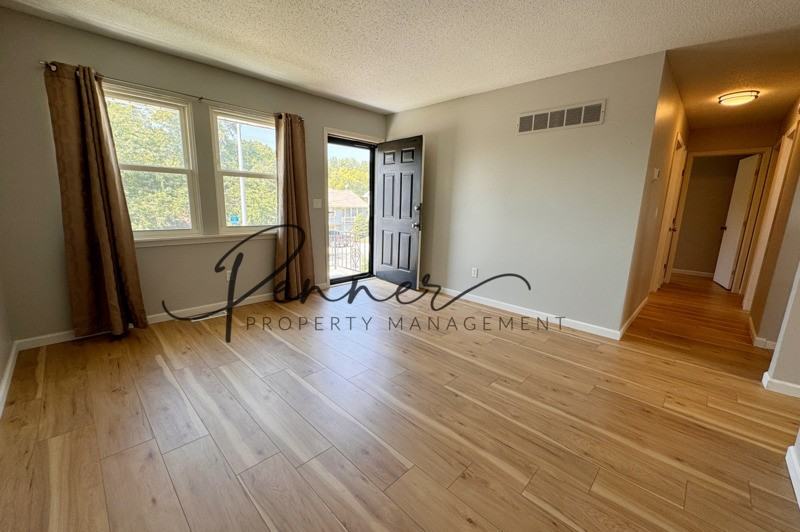 4801 N Bellaire Ave - Photo 2 of 10