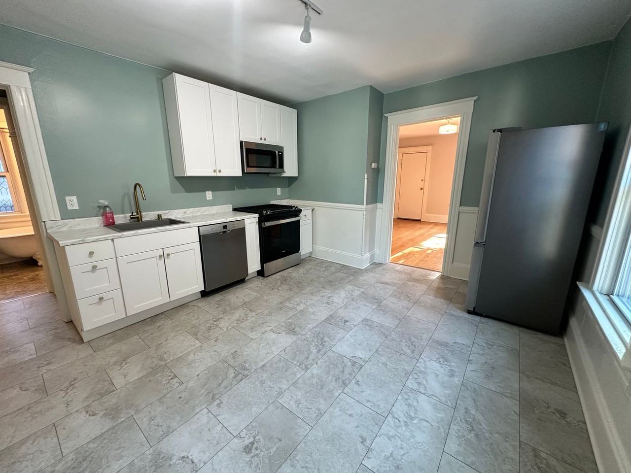 3015 N Pierce St - Photo 2 of 14