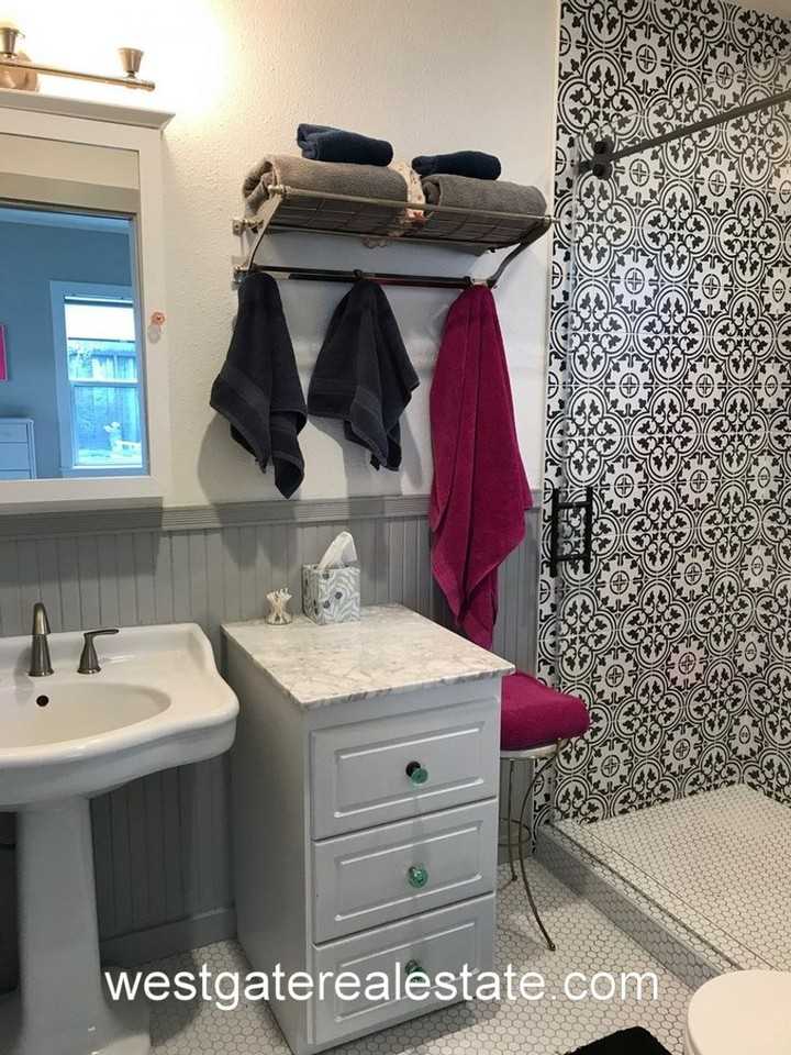 512 7th St - Photo 3 of 26