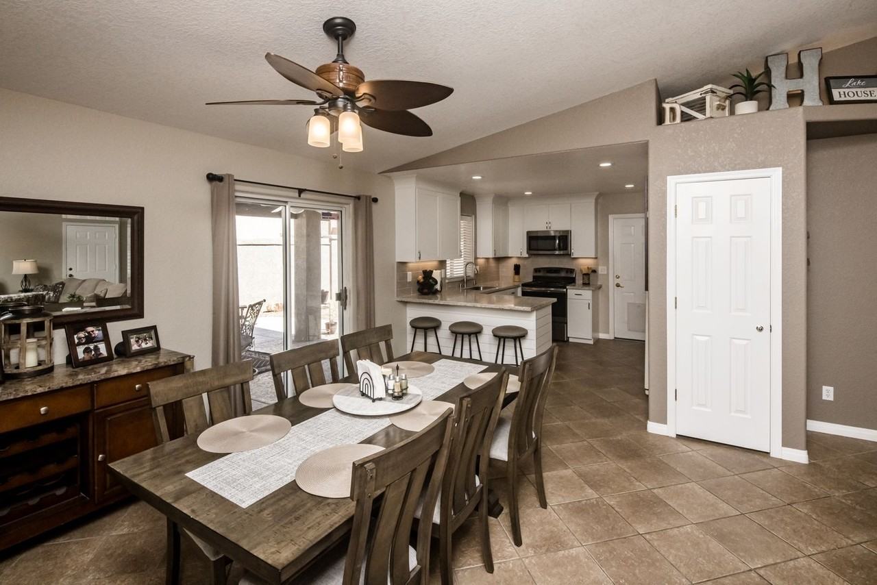 2271 Rainbow Ave N - Photo 4 of 23