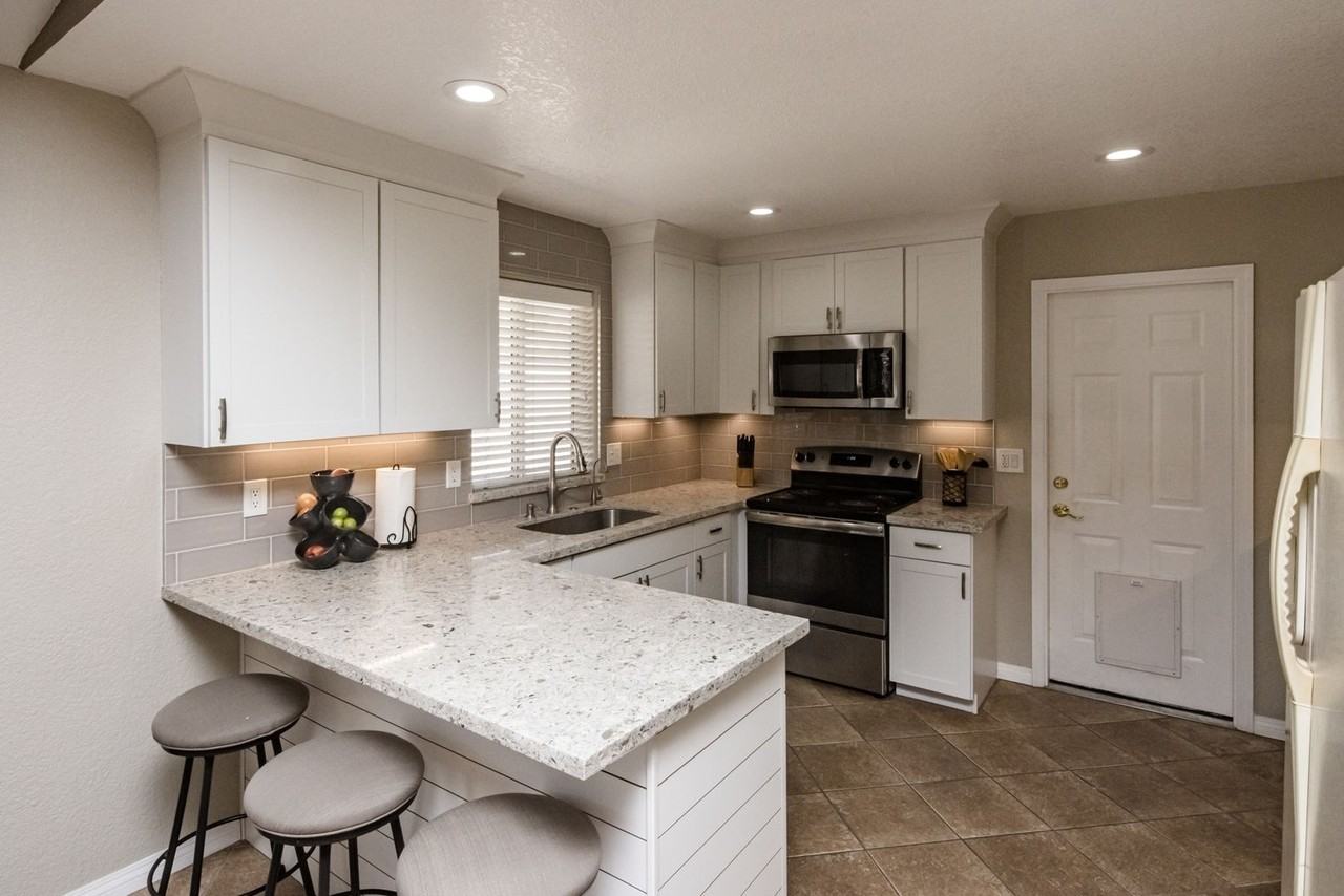 2271 Rainbow Ave N - Photo 7 of 23