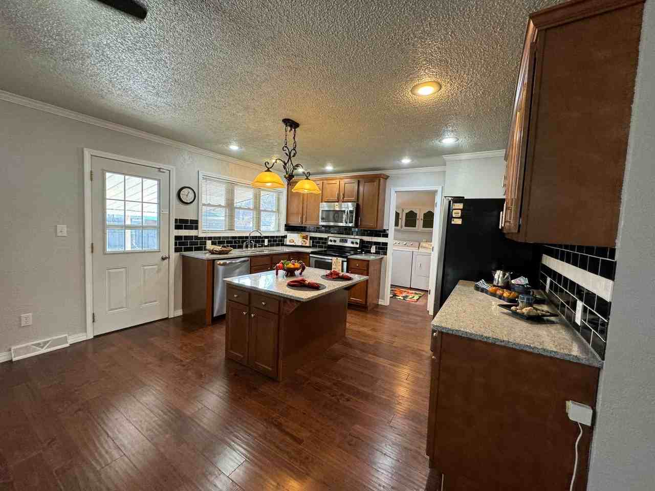 1110 E Rosebrier St - Photo 7 of 23