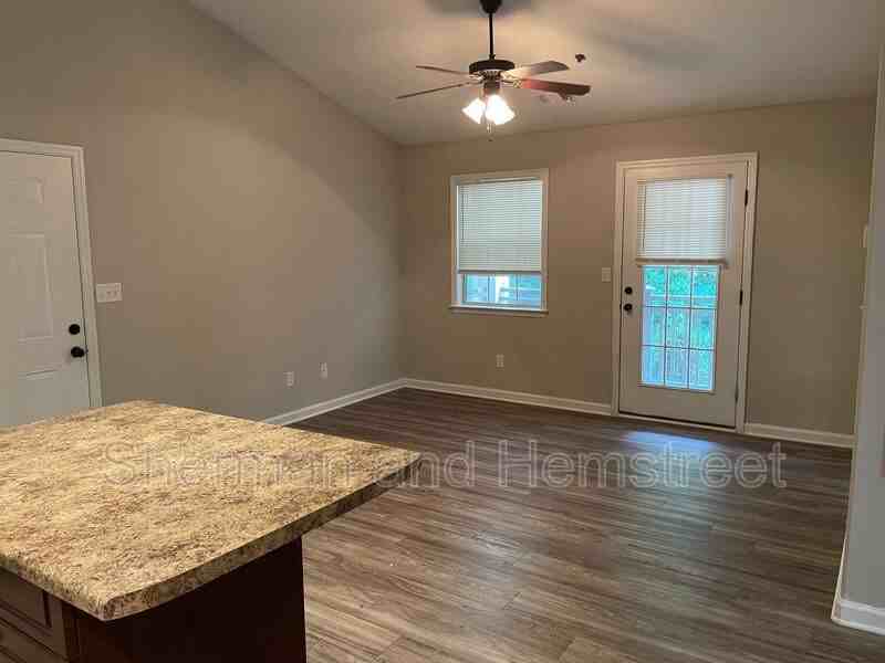 3800 London Ct #3800-203 - Photo 4 of 10