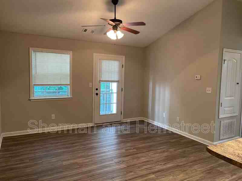 3800 London Ct #3800-203 - Photo 5 of 10