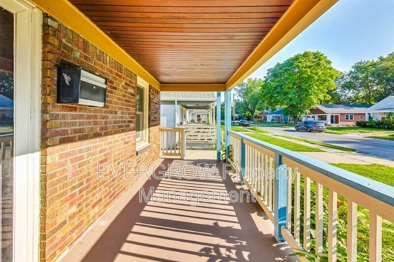 4718 Evanston Ave - Photo 3 of 33
