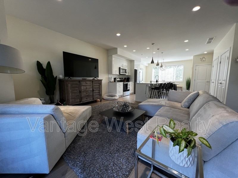 1171 Brookside Ave - Photo 2 of 18