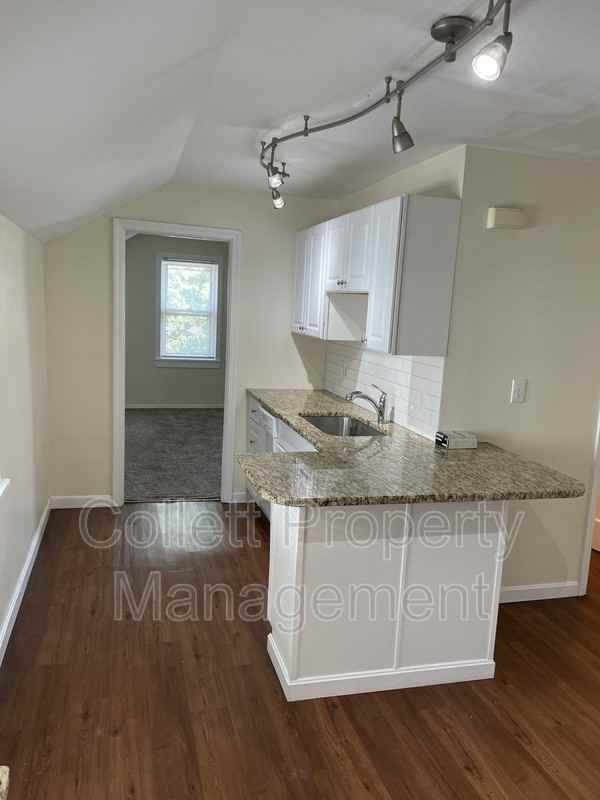 2316 W 10th St - Photo 2 of 14