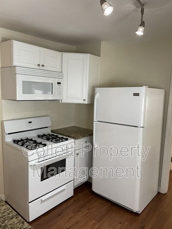 2316 W 10th St - Photo 3 of 14