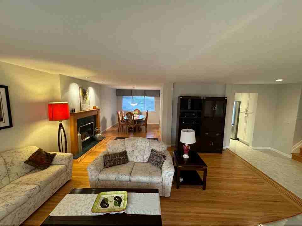 7639 Stanley Crescent - Photo 3 of 12