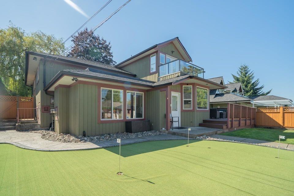 7639 Stanley Crescent - Photo 2 of 12