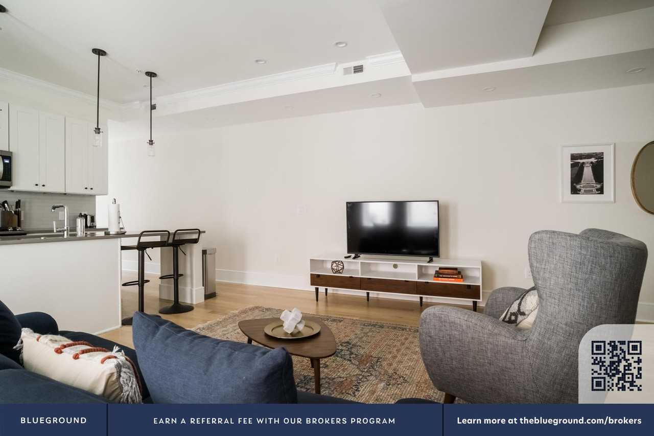 1902 R Street Northwest - Photo 4 of 21